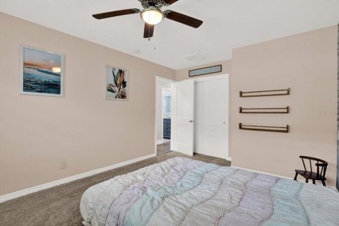 House in Seminole, Florida 4 bedrooms, 209.77 sq.m. № 1823066 - photo 13