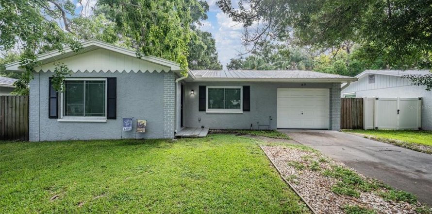 House in Clearwater, Florida 3 bedrooms, 116.69 sq.m. № 1879775