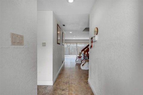 Townhouse in Plantation, Florida 4 bedrooms, 187.66 sq.m. № 1818211 - photo 5