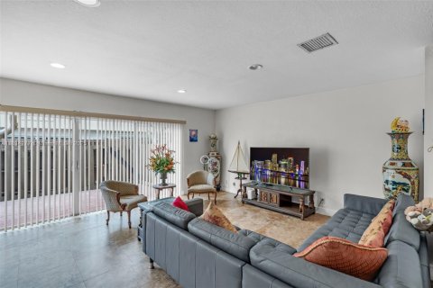 Townhouse in Plantation, Florida 4 bedrooms, 187.66 sq.m. № 1818211 - photo 7