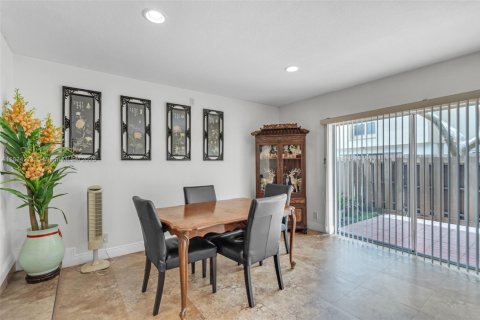Townhouse in Plantation, Florida 4 bedrooms, 187.66 sq.m. № 1818211 - photo 11