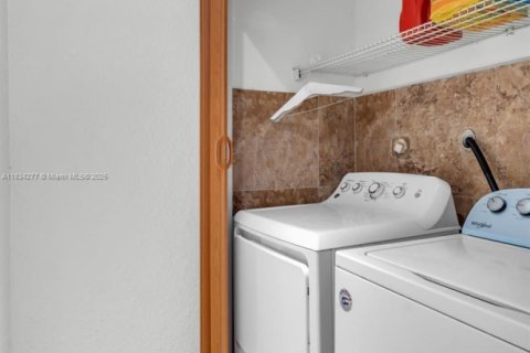 Townhouse in Plantation, Florida 4 bedrooms, 187.66 sq.m. № 1818211 - photo 15