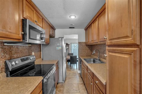 Townhouse in Plantation, Florida 4 bedrooms, 187.66 sq.m. № 1818211 - photo 14