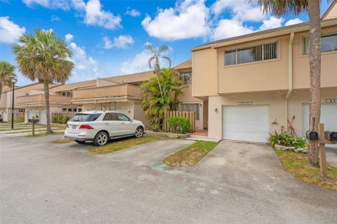 Townhouse in Plantation, Florida 4 bedrooms, 187.66 sq.m. № 1818211 - photo 3