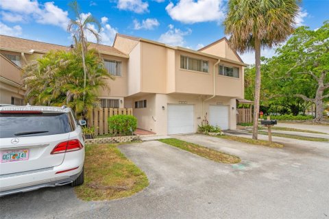 Townhouse in Plantation, Florida 4 bedrooms, 187.66 sq.m. № 1818211 - photo 2
