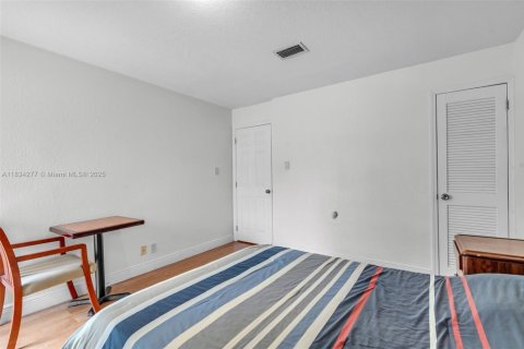 Townhouse in Plantation, Florida 4 bedrooms, 187.66 sq.m. № 1818211 - photo 25