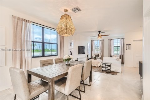 Townhouse in Florida City, Florida 3 bedrooms, 133.78 sq.m. № 1839480 - photo 7