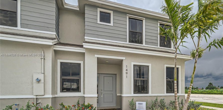 Townhouse in Florida City, Florida 3 bedrooms, 133.78 sq.m. № 1839480