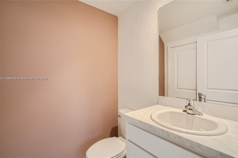 Townhouse in Florida City, Florida 3 bedrooms, 133.78 sq.m. № 1839480 - photo 12