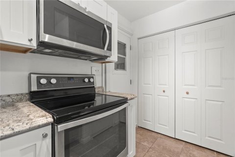 Condo in Kissimmee, Florida, 2 bedrooms № 2228403 - photo 6