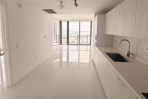 Condominio en venta en Miami, Florida, 3 dormitorios, 103.12 m2 № 2027746 - foto 3