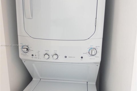 Condominio en venta en Miami, Florida, 3 dormitorios, 103.12 m2 № 2027746 - foto 20