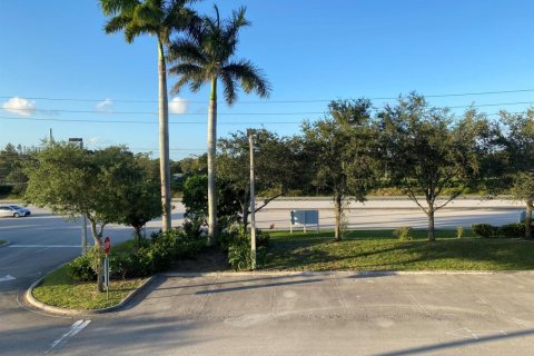 Commercial property in Royal Palm Beach, Florida № 869855 - photo 1