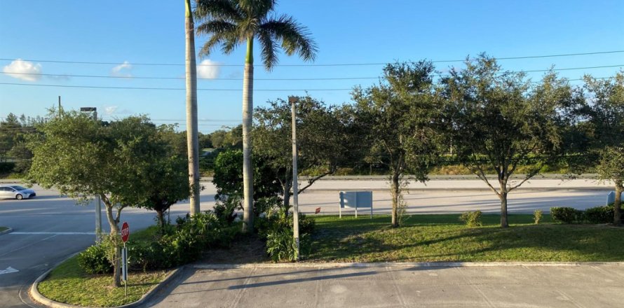Commercial property in Royal Palm Beach, Florida № 869855