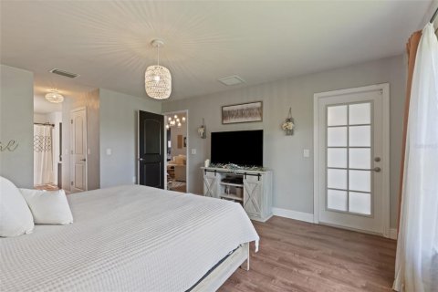 House in Cape Coral, Florida 4 bedrooms, 216.46 sq.m. № 1899074 - photo 16