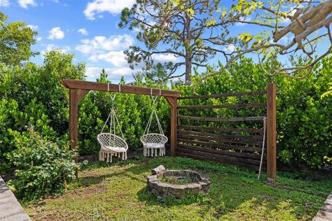 House in Cape Coral, Florida 4 bedrooms, 216.46 sq.m. № 1899074 - photo 25