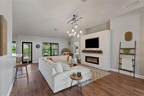 House in Cape Coral, Florida 4 bedrooms, 216.46 sq.m. № 1899074 - photo 5