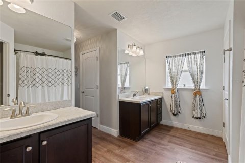 House in Cape Coral, Florida 4 bedrooms, 216.46 sq.m. № 1899074 - photo 17