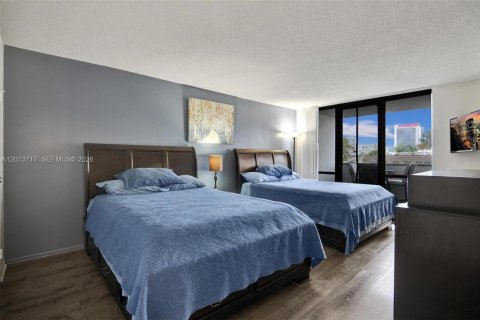 Condominio en alquiler en Hallandale Beach, Florida, 2 dormitorios, 94.76 m2 № 2186628 - foto 7
