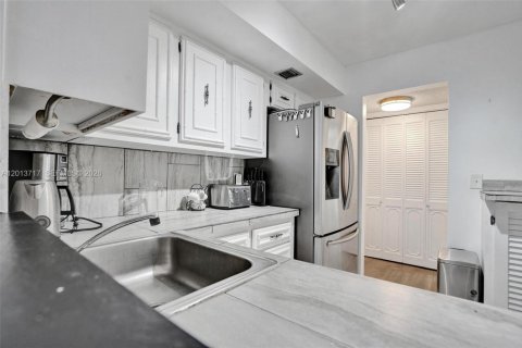Condominio en alquiler en Hallandale Beach, Florida, 2 dormitorios, 94.76 m2 № 2186628 - foto 4