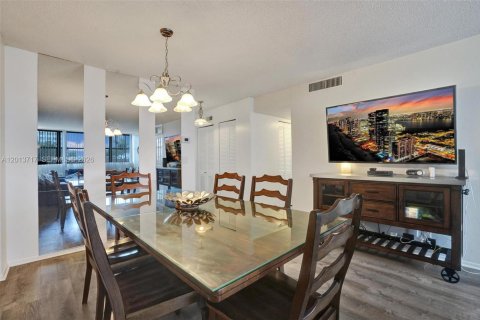 Condominio en alquiler en Hallandale Beach, Florida, 2 dormitorios, 94.76 m2 № 2186628 - foto 16