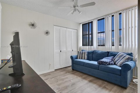Condominio en alquiler en Hallandale Beach, Florida, 2 dormitorios, 94.76 m2 № 2186628 - foto 14