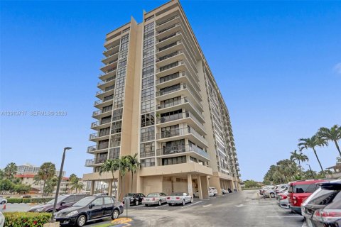 Condominio en alquiler en Hallandale Beach, Florida, 2 dormitorios, 94.76 m2 № 2186628 - foto 24