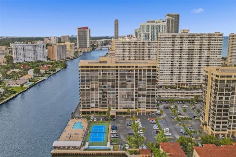 Condominio en alquiler en Hallandale Beach, Florida, 2 dormitorios, 94.76 m2 № 2186628 - foto 27