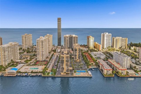 Condominio en alquiler en Hallandale Beach, Florida, 2 dormitorios, 94.76 m2 № 2186628 - foto 29