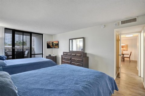 Condominio en alquiler en Hallandale Beach, Florida, 2 dormitorios, 94.76 m2 № 2186628 - foto 11