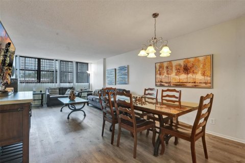 Condominio en alquiler en Hallandale Beach, Florida, 2 dormitorios, 94.76 m2 № 2186628 - foto 18