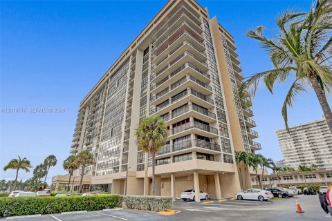 Condominio en alquiler en Hallandale Beach, Florida, 2 dormitorios, 94.76 m2 № 2186628 - foto 25