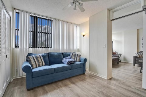 Condominio en alquiler en Hallandale Beach, Florida, 2 dormitorios, 94.76 m2 № 2186628 - foto 21