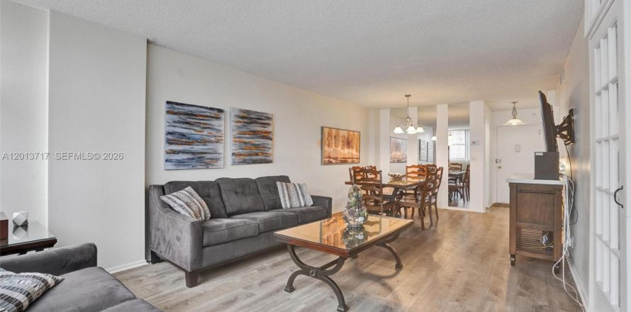 Condominio en Hallandale Beach, Florida, 2 dormitorios  № 2186628