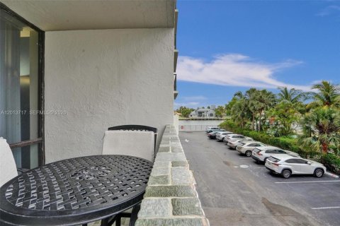 Condominio en alquiler en Hallandale Beach, Florida, 2 dormitorios, 94.76 m2 № 2186628 - foto 9