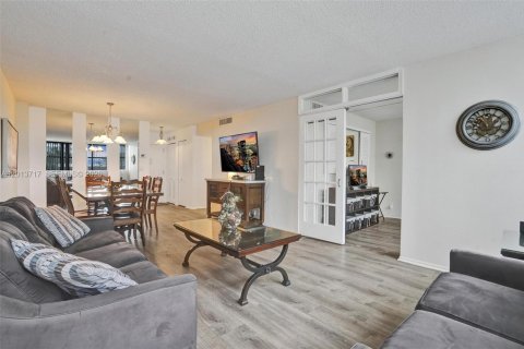 Condominio en alquiler en Hallandale Beach, Florida, 2 dormitorios, 94.76 m2 № 2186628 - foto 2