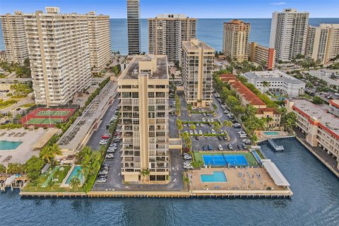Condominio en alquiler en Hallandale Beach, Florida, 2 dormitorios, 94.76 m2 № 2186628 - foto 28