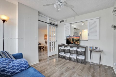 Condominio en alquiler en Hallandale Beach, Florida, 2 dormitorios, 94.76 m2 № 2186628 - foto 15