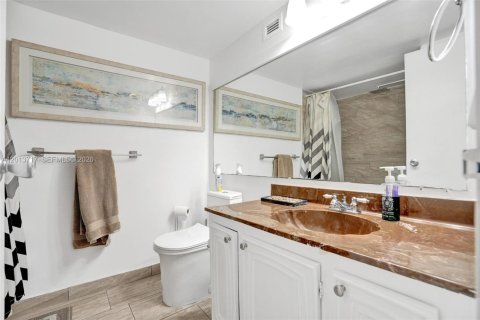 Condominio en alquiler en Hallandale Beach, Florida, 2 dormitorios, 94.76 m2 № 2186628 - foto 5
