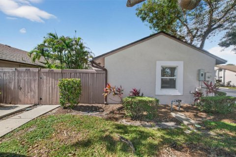 Villa ou maison à vendre à Plantation, Floride: 2 chambres, 89.19 m2 № 1954487 - photo 1
