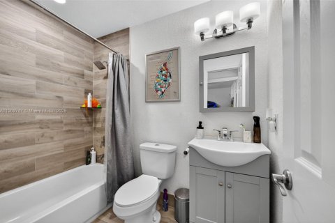 Villa ou maison à vendre à Plantation, Floride: 2 chambres, 89.19 m2 № 1954487 - photo 15