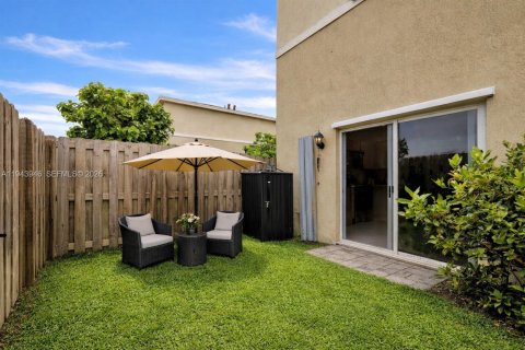 Touwnhouse à vendre à Florida City, Floride: 2 chambres, 112.23 m2 № 2009632 - photo 3