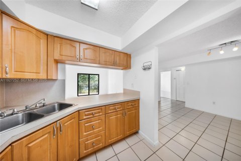 Condominio en venta en Hialeah, Florida, 2 dormitorios, 82.68 m2 № 1986221 - foto 19