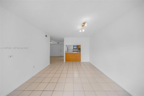 Condominio en venta en Hialeah, Florida, 2 dormitorios, 82.68 m2 № 1986221 - foto 29