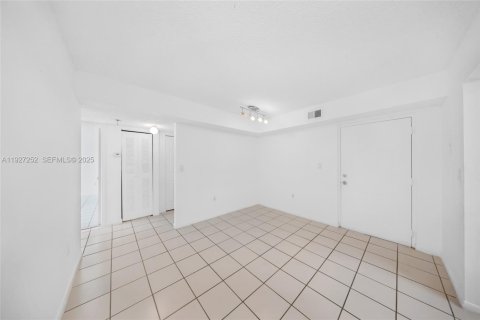 Condominio en venta en Hialeah, Florida, 2 dormitorios, 82.68 m2 № 1986221 - foto 21