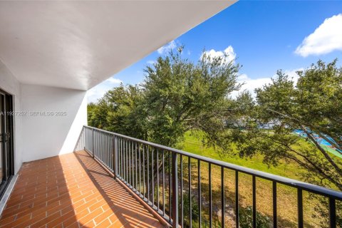 Condominio en venta en Hialeah, Florida, 2 dormitorios, 82.68 m2 № 1986221 - foto 26
