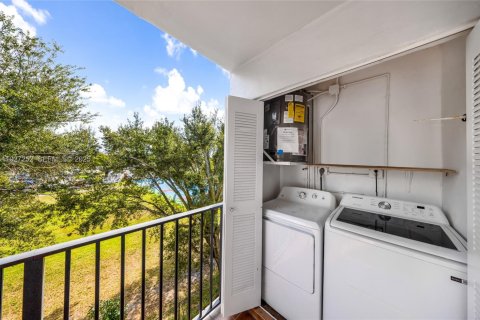 Condominio en venta en Hialeah, Florida, 2 dormitorios, 82.68 m2 № 1986221 - foto 25