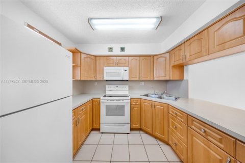 Condominio en venta en Hialeah, Florida, 2 dormitorios, 82.68 m2 № 1986221 - foto 20
