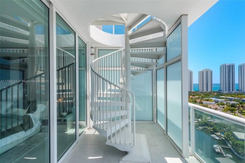 Condo in Sunny Isles Beach, Florida, 3 bedrooms  № 1863475 - photo 9