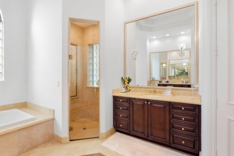 House in Boca Raton, Florida 4 bedrooms, 397.81 sq.m. № 2383252 - photo 15